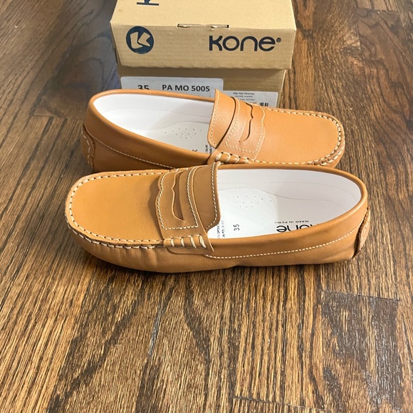 Kone leather shoes worn once.  EUC condition.  Size 35EU or size 3 boys US - Picture 5 of 5